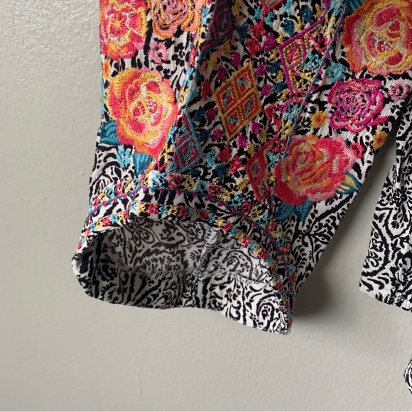 Women’s Blouse Savanna Jane. Size L. Black & White. Flowers Embroidered. - Picture 9 of 9